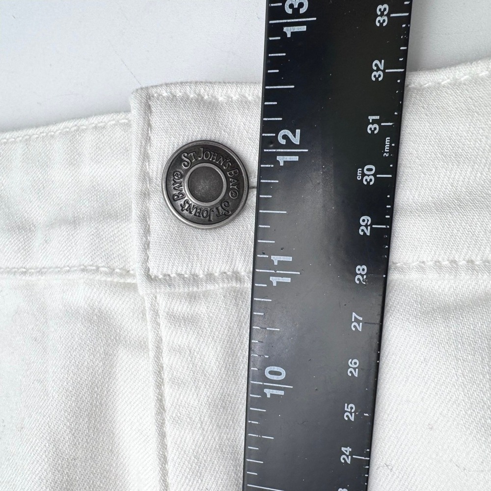 ST JOHN'S BAY NWT Womens 18 White Denim Bermuda Shorts Secretly Slender Mid Rise - Picture 9 of 9